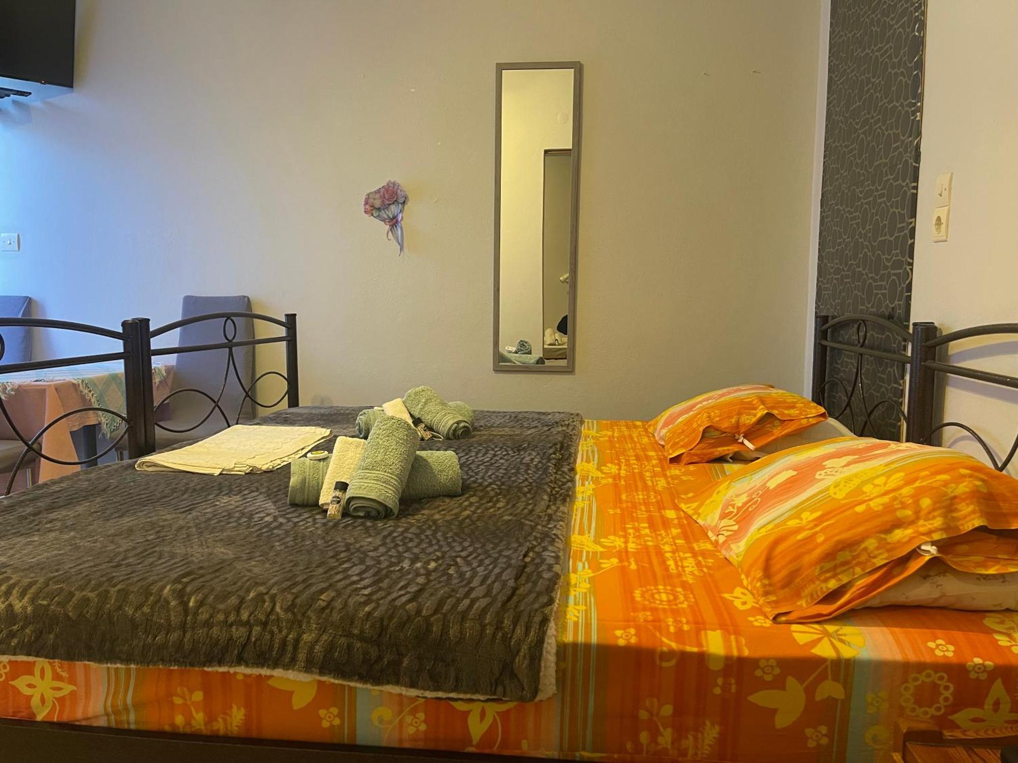 Pislis Rooms Kamena Vourla Exterior photo